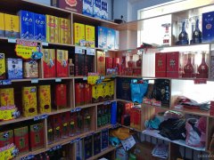 C5020店铺转让 昌吉市绿洲华庭大门口有超市转让