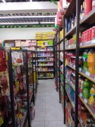 C5020店铺转让 昌吉市绿洲华庭大门口有超市转让