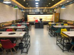 C5182店面转让 位于昌吉市长宁南路五彩新城小区