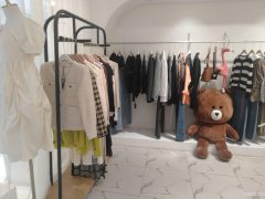 C5450店面转让 位于昌吉市延安北路飞马财富内一家服装店