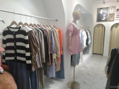 C5450店面转让 位于昌吉市延安北路飞马财富内一家服装店