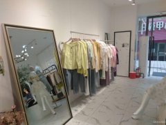 C5450店面转让 位于昌吉市延安北路飞马财富内一家服装店