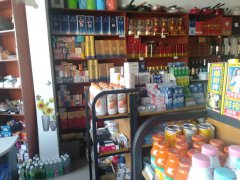 C5681店面转让 位于五家渠新华东街滨河大院小区第一家