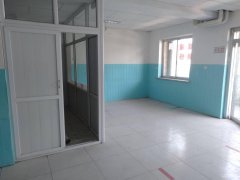 C5786门面出租 位于昌吉市解放路与红旗路交汇处