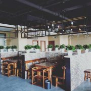 C5823米东区龙河南路紫顶苑火锅店转让