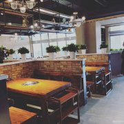 C5823米东区龙河南路紫顶苑火锅店转让