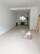 C5818门面房出租 昌吉市健康西路中亚建材城北门