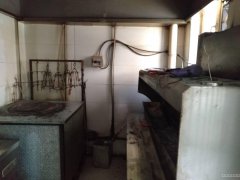 C5896店面转让 位于五家渠长征西街青湖尚城门口