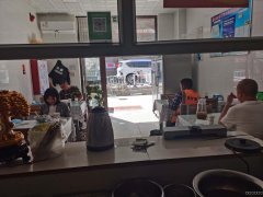 C5763出租昌吉市延安南路华洋馨悦小区临街小吃店带设施出租