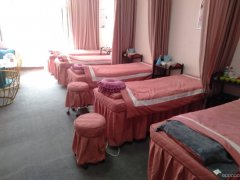 C5964店面转让 位于昌吉市乌伊西路亚中服装街附近