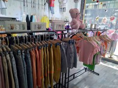 C5964店面转让 位于昌吉市乌伊西路亚中服装街附近