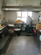 C6017店面转让  位于北京北路昌吉学院门口第一家营业中