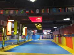 C6131店面出租 位于北京路与塔城路交叉路口