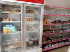 C6300天山区大湾南路临街营业中吾孜比开蛋糕店转让