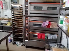 C6300天山区大湾南路临街营业中吾孜比开蛋糕店转让