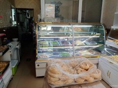 C6300天山区大湾南路临街营业中吾孜比开蛋糕店转让