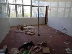 C6334出租水磨沟区红光山绿地.海外滩转角处第一间商铺