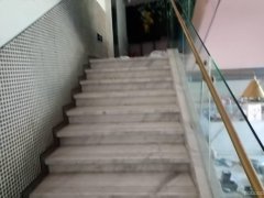 C6334出租水磨沟区红光山绿地.海外滩转角处第一间商铺