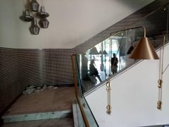 C6334出租水磨沟区红光山绿地.海外滩转角处第一间商铺