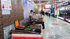 C6335米东区爱家超市电梯口摊位转让