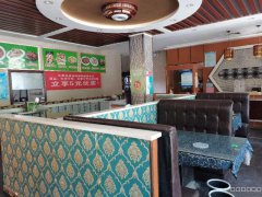 C6452米东区振兴中路114对面230平米餐厅转让