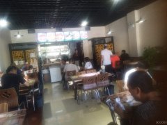 C6516餐厅转让 昌吉市健康东路河畔佳园大门口