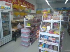 C6567店面转让  位于昌吉市乌伊东路都市名居小区门口