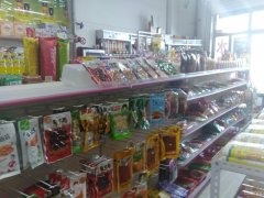 C6567店面转让  位于昌吉市乌伊东路都市名居小区门口