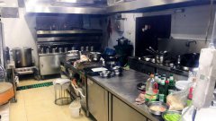 C6646友好花园三期208平餐厅10万转