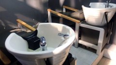 C6715会展中心绿城百合一期对面理发店转让