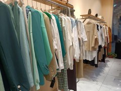 C6870店面转让 位于昌吉市中山路枫叶广场内服装店