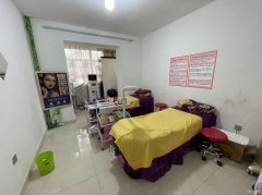 C7056昌吉市建国西路甜蜜家园东北门进出口处第一间美甲美睫