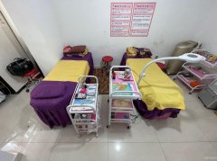 C7056昌吉市建国西路甜蜜家园东北门进出口处第一间美甲美睫