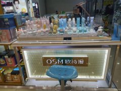 C7104昌吉市呼图壁县东风大街鸿新百汇一楼美妆全柜转租