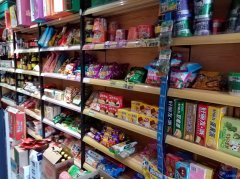 C7179建国西路鸿都大酒店旁小区汽车出口处乐购便利店转