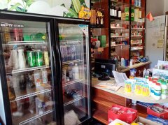 C7179建国西路鸿都大酒店旁小区汽车出口处乐购便利店转