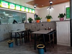 C7346头屯河区五一农场安屯西街临街营业中餐饮旺铺转让