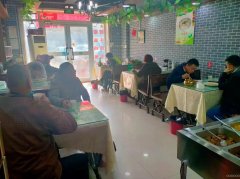 C7467店面转让 位于昌吉市青年南路和畅园小区门口