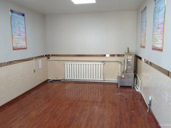 C7512出租长宁路华洋新村大门口商铺