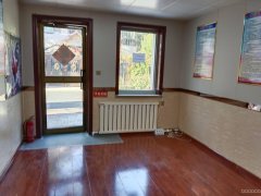 C7512出租长宁路华洋新村大门口商铺