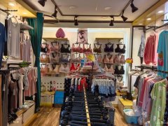 C7689黄河路交通厅对面临街内衣店转让 可空转