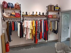 C7694南公园西路银苑小区对面临街二楼全新装修美甲美睫