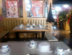 C7456店面转让 位于昌吉市延安北路临街餐饮旺铺