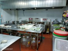 C7888位于昌吉市北京南路临街餐饮旺铺转让