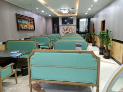 C7888位于昌吉市北京南路临街餐饮旺铺转让