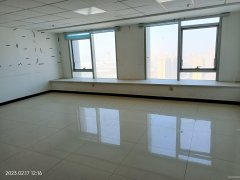 C7923位于昌吉市长宁南路领创大厦15楼写字间对外出租