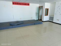 C7923位于昌吉市长宁南路领创大厦15楼写字间对外出租