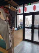 C7956位于昌吉市青年南路华中美地小区临街80平店面转让