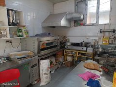 C7957位于昌吉市健康东路农校后门临街40平店面转让