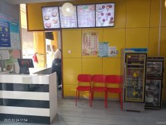 C7957位于昌吉市健康东路农校后门临街40平店面转让